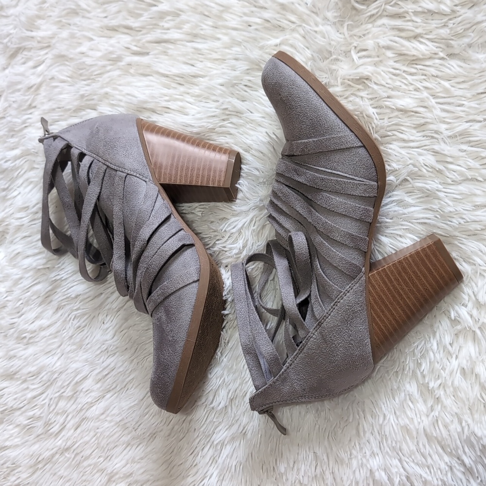 🔴SALE! Journee Collection Grey Faux Suede Selena Strappy Ankle Booties Size 10 - Picture 9 of 14